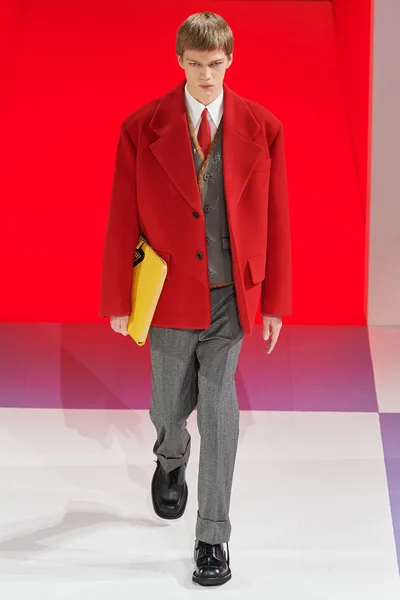 Look 8